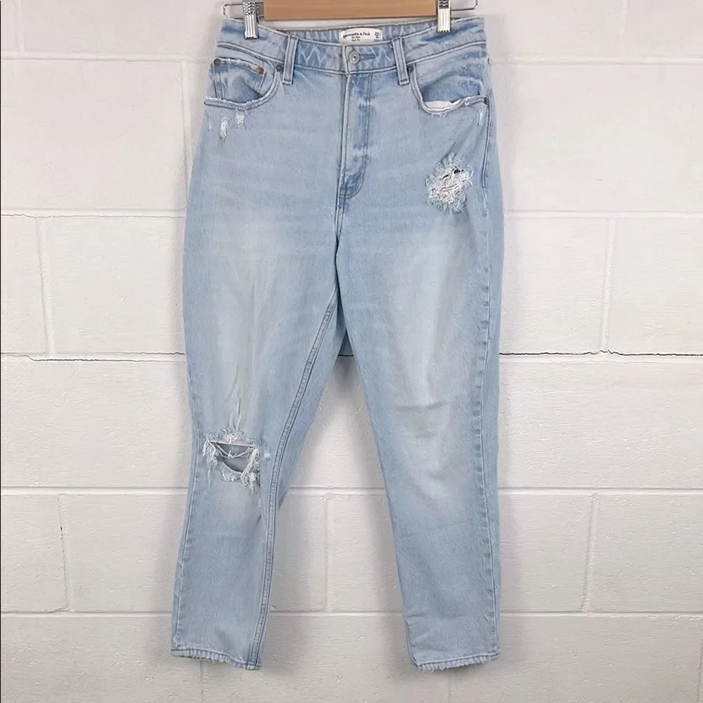Abercrombie & Fitch women’s the mom high rise light wash jean